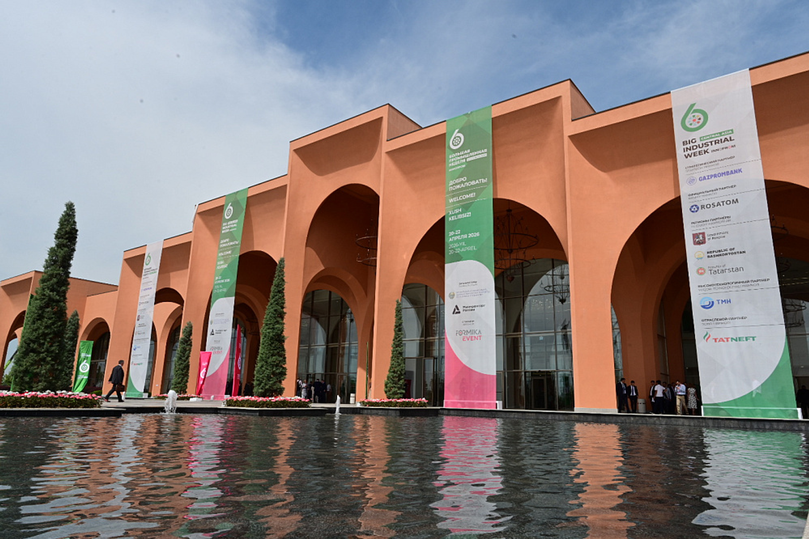 Радий Хабиров презентовал стенд Башкортостана на выставке ИННОПРОМ