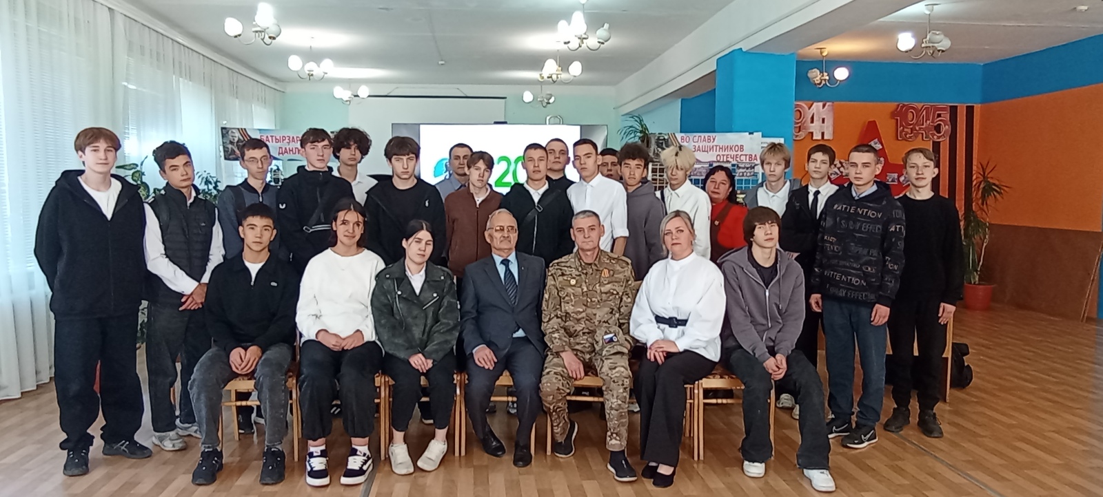 Служили два бойца