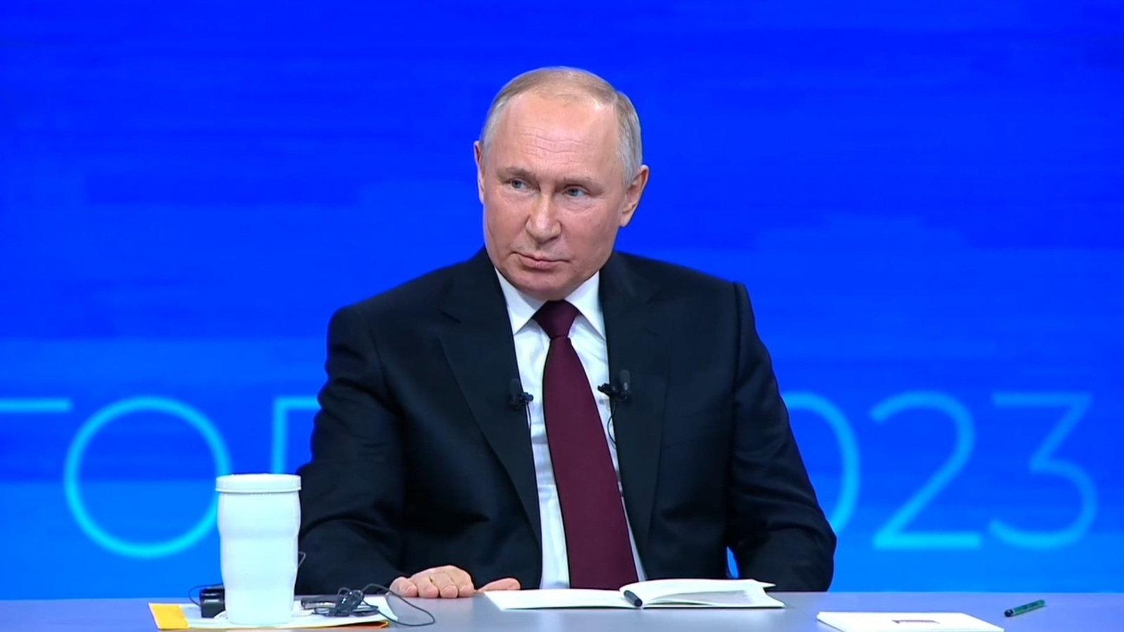 Путин выразил уважение лидерам стран, посетившим парад Победы