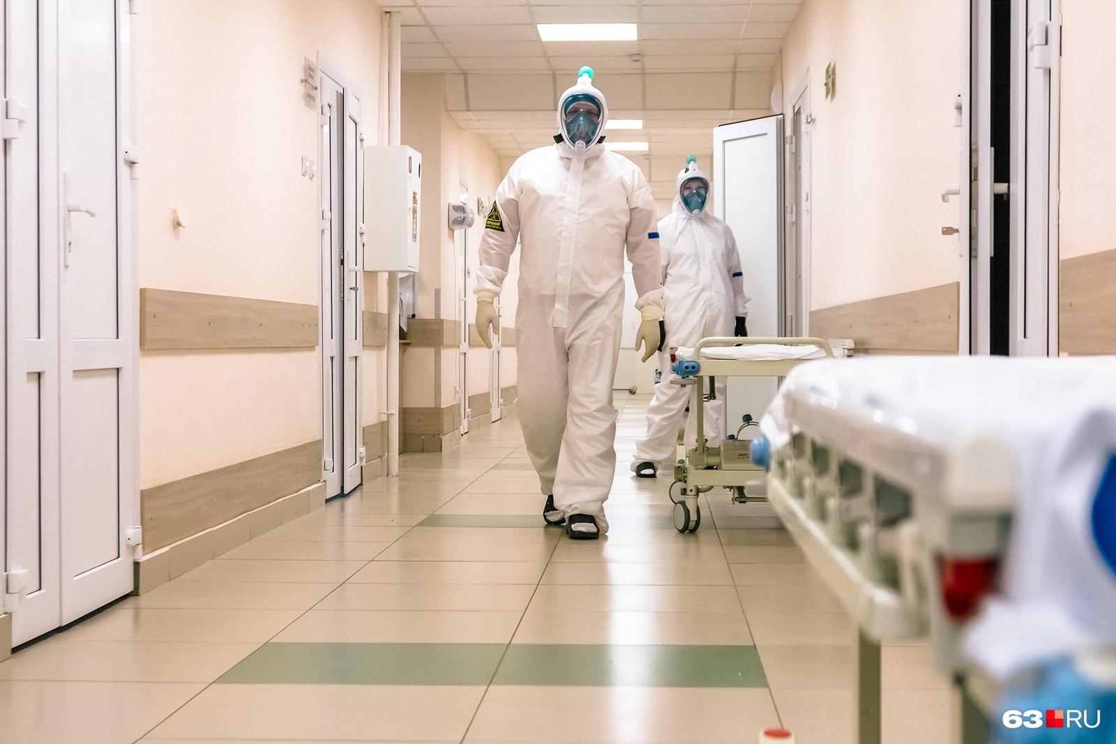 Медикам ковид-госпиталей в России работу в праздники оплатят в двойном размере
