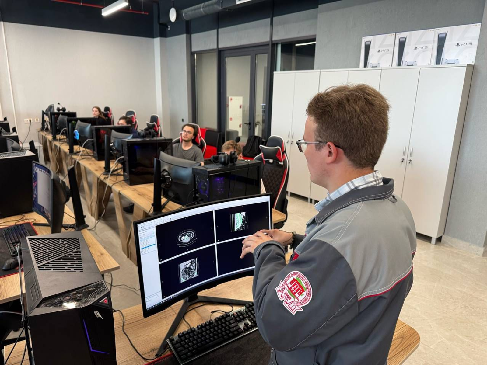 Безопасное применение ИИ в образовании и медицине обсудили ученые