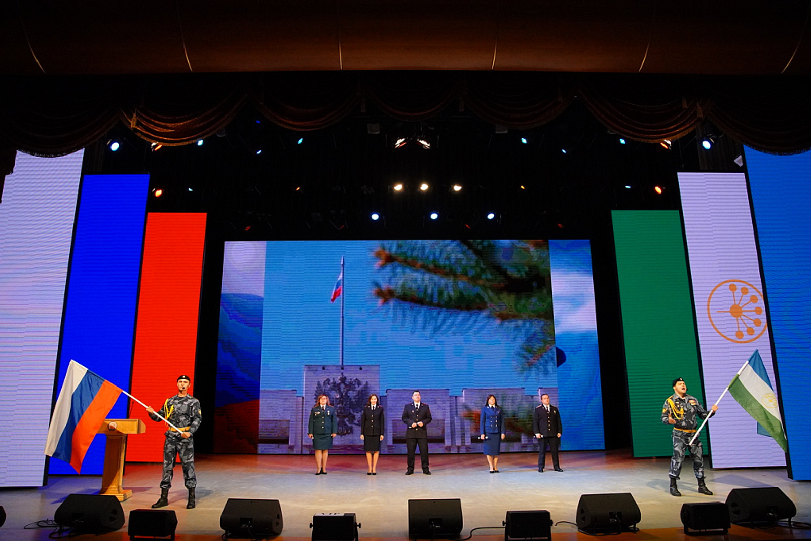 Р. Хабиров поздравил сотрудников органов следствия с профессиональным праздником