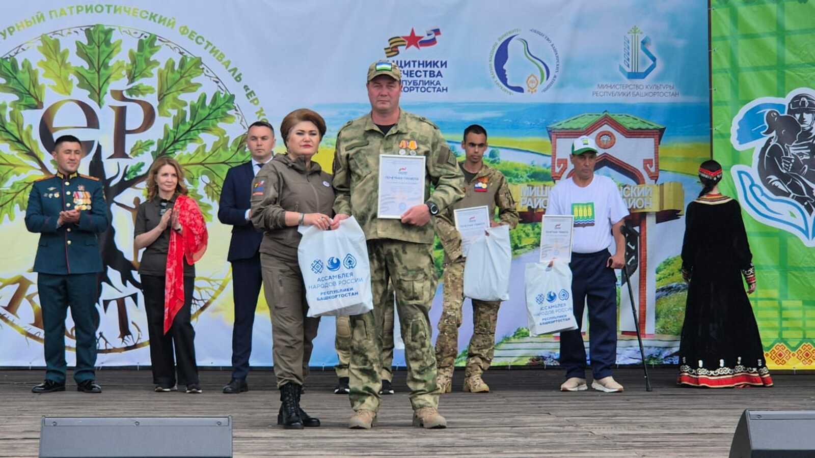 Сила земли и молитва близких. В Мишкино завершился патриотический фестиваль