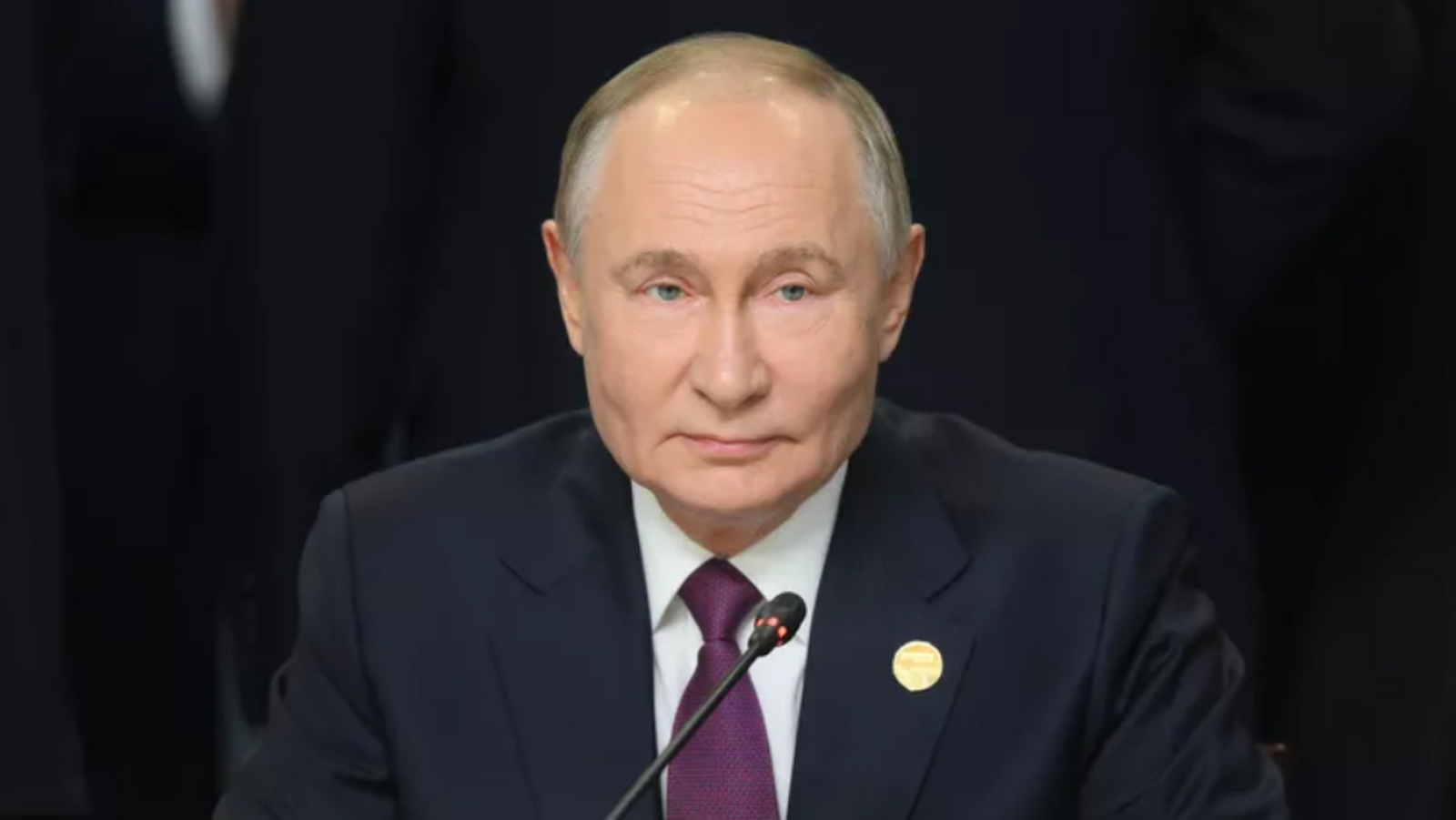 Путин подписал закон о локализации такси