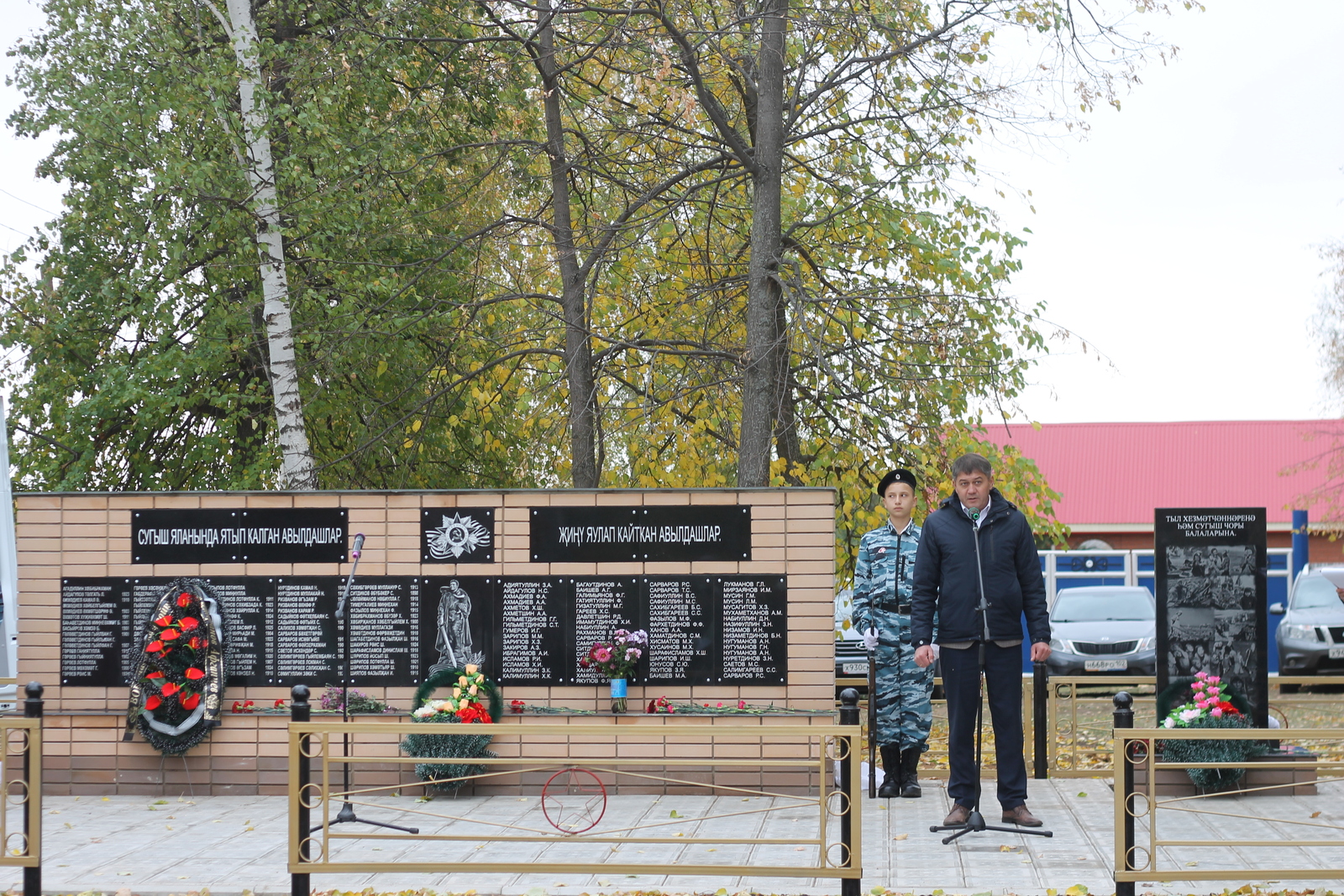 В Дюртюлинском районе памятник землякам, воевавшим на фронтах Великой Отечественной войны.