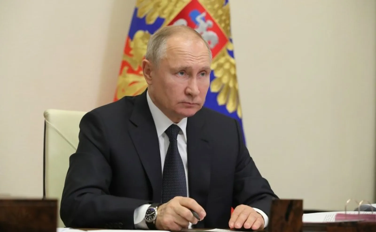 Путин подписал закон об использовании в агитматериалах изображений людей