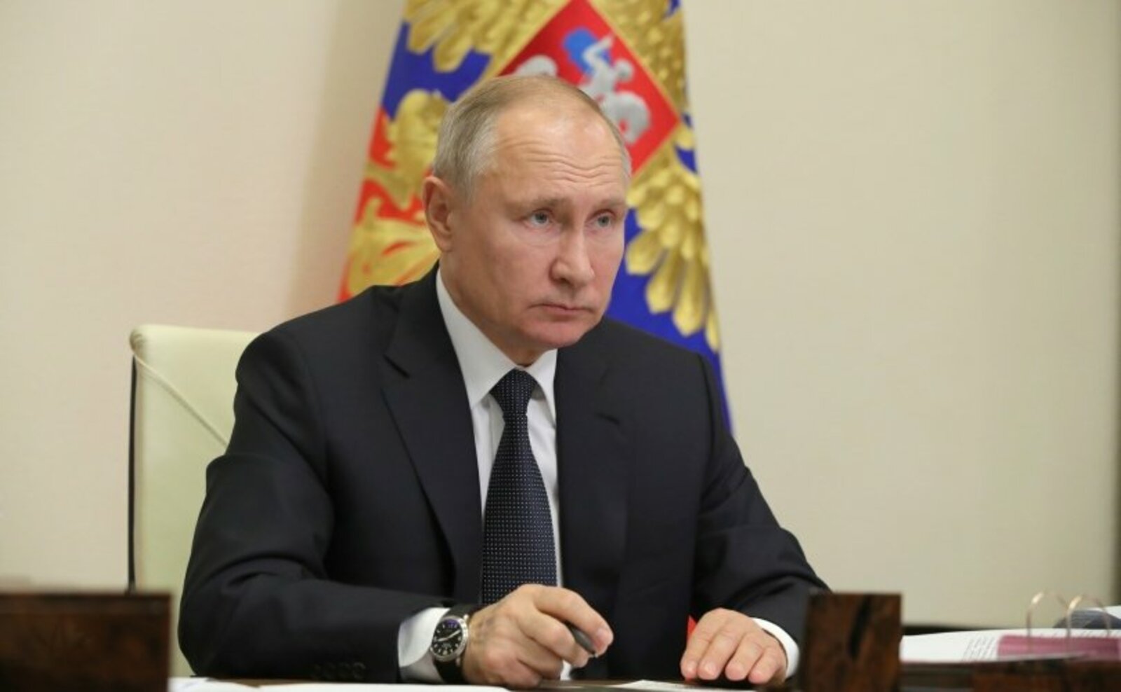 Путин поставил задачу заметно увеличить зарплаты