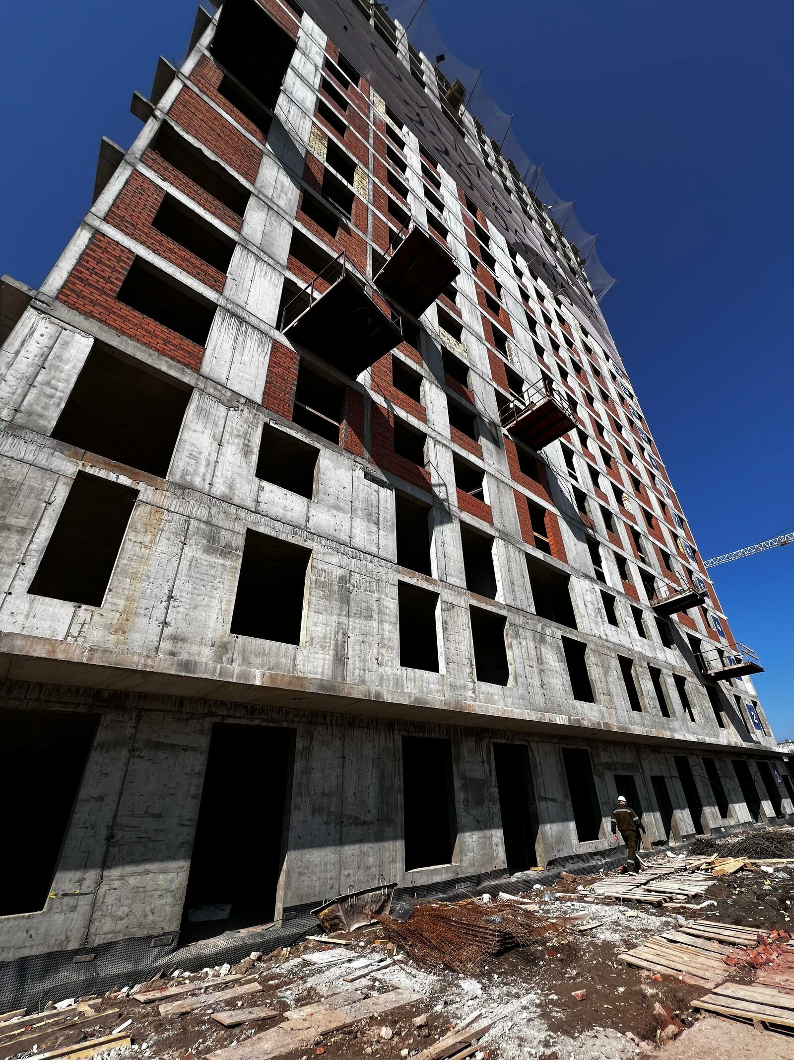 Расследовано падение бетонщика в лифтовую шахту с высоты 21 этажа