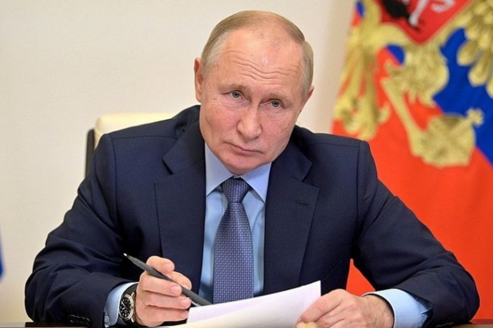 Путин поручил повысить зарплату некоторым категориям бюджетников до конца 2021 года